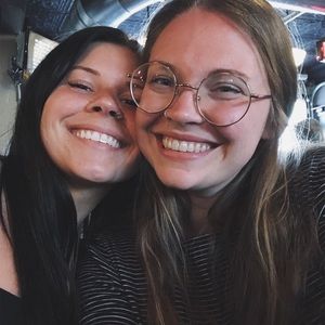 Meet your Posher, Paige and Liv